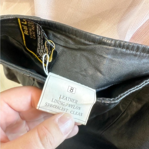 genuine leather skirt with nylon lining inside, size 8 (fits small) - Picture 2 of 4